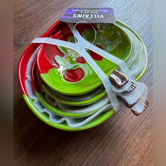 Disney Malificent Poison Apple Measuring Cups - Picture 2 of 2